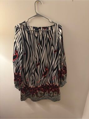 BCBGMaxAzria Black, White & Red Abstract Print Tunic